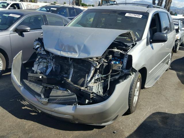 5TDZA23C94S083128 - 2004 TOYOTA SIENNA CE SILVER photo 2