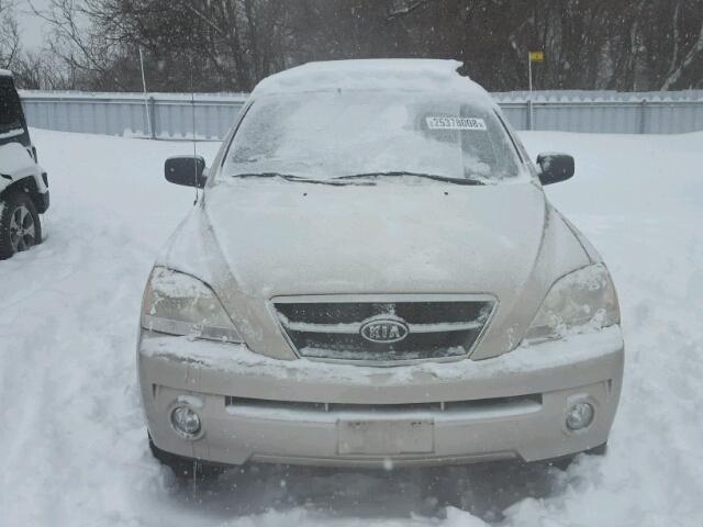 KNDJC733065518910 - 2006 KIA SORENTO EX GOLD photo 9