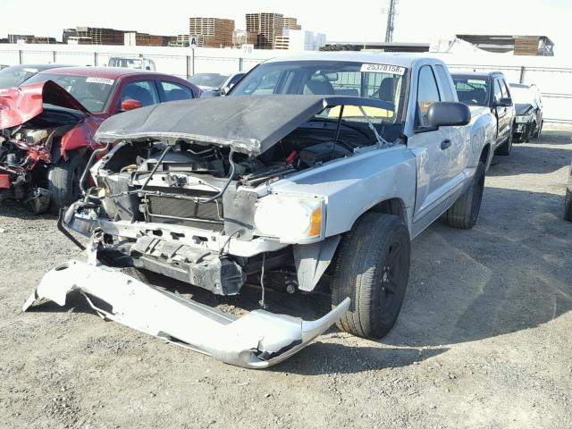 1D7HE42K27S192729 - 2007 DODGE DAKOTA SLT SILVER photo 2