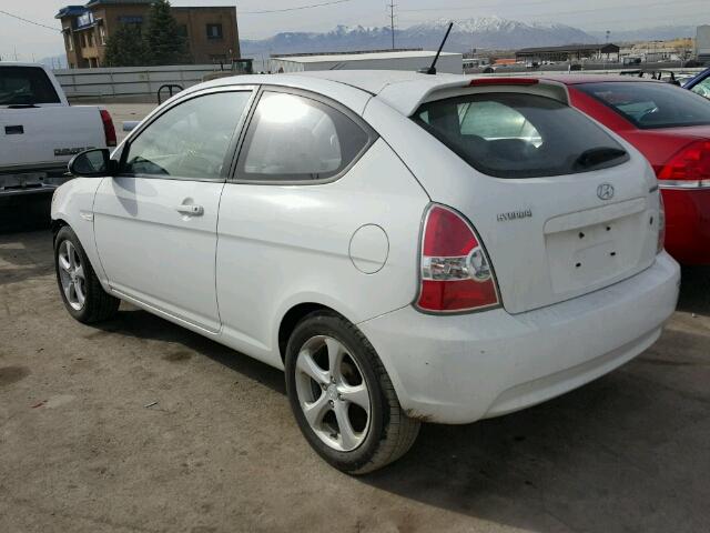 KMHCN36C28U079043 - 2008 HYUNDAI ACCENT SE WHITE photo 3