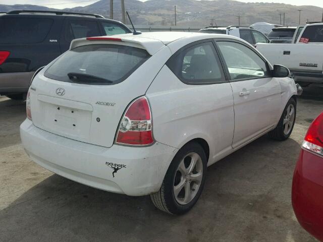 KMHCN36C28U079043 - 2008 HYUNDAI ACCENT SE WHITE photo 4