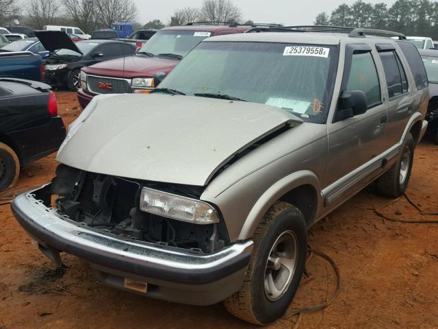 1GNCS13W6YK216651 - 2000 CHEVROLET BLAZER TAN photo 2