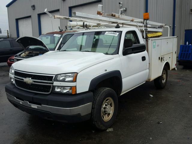 1GBHC24U86E149078 - 2006 CHEVROLET SILVERADO WHITE photo 2