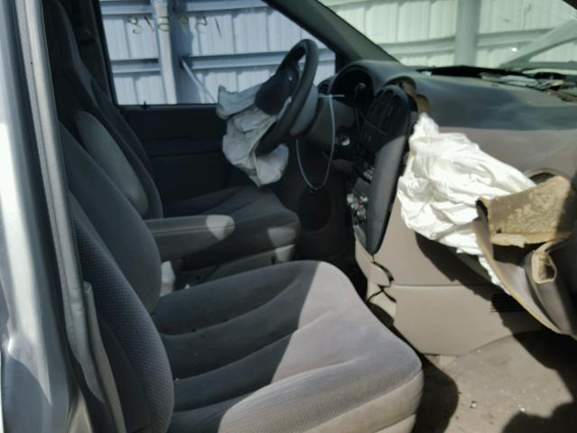 1B4GP25B02B518565 - 2002 DODGE CARAVAN SE GRAY photo 5