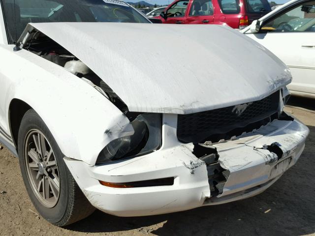 1ZVFT80NX55152144 - 2005 FORD MUSTANG WHITE photo 9