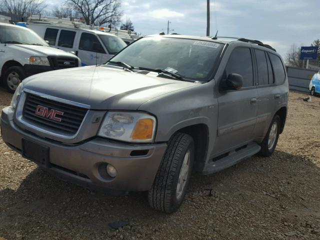 1GKDT13S252369891 - 2005 GMC ENVOY SILVER photo 2