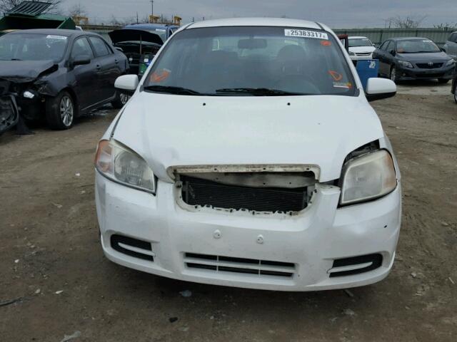 KL1TD56698B109008 - 2008 CHEVROLET AVEO BASE WHITE photo 9