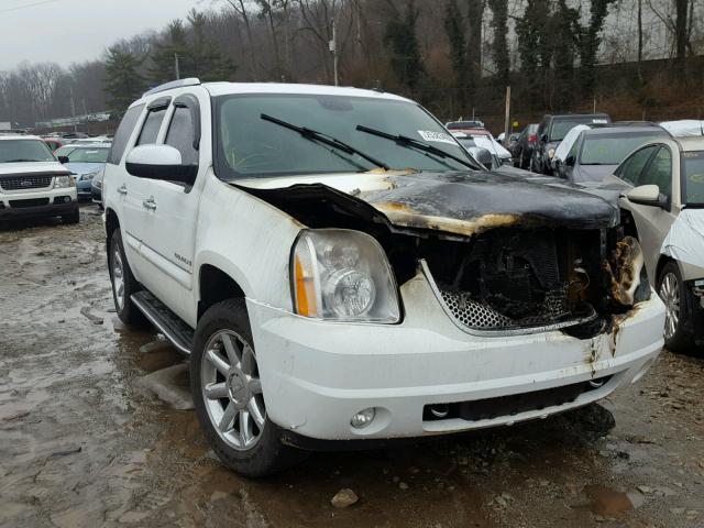 1GKFK638X7J318144 - 2007 GMC YUKON DENA WHITE photo 1