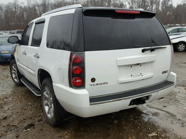 1GKFK638X7J318144 - 2007 GMC YUKON DENA WHITE photo 3