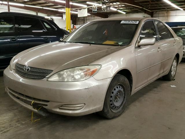 JTDBE32K640247054 - 2004 TOYOTA CAMRY LE GOLD photo 2