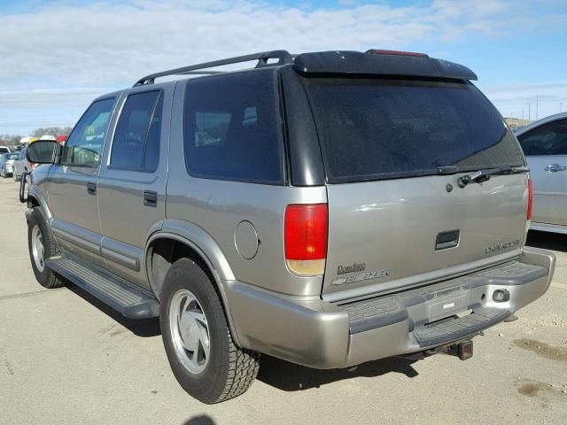 1GNDT13W2Y2336559 - 2000 CHEVROLET BLAZER SILVER photo 3