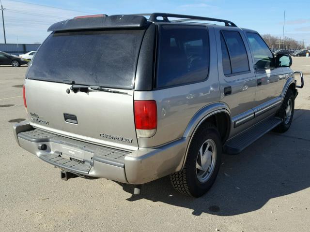 1GNDT13W2Y2336559 - 2000 CHEVROLET BLAZER SILVER photo 4