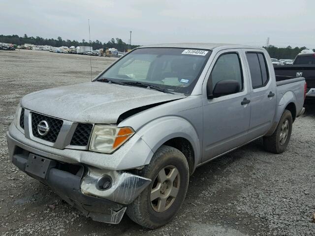 1N6AD07U16C462069 - 2006 NISSAN FRONTIER C GRAY photo 2