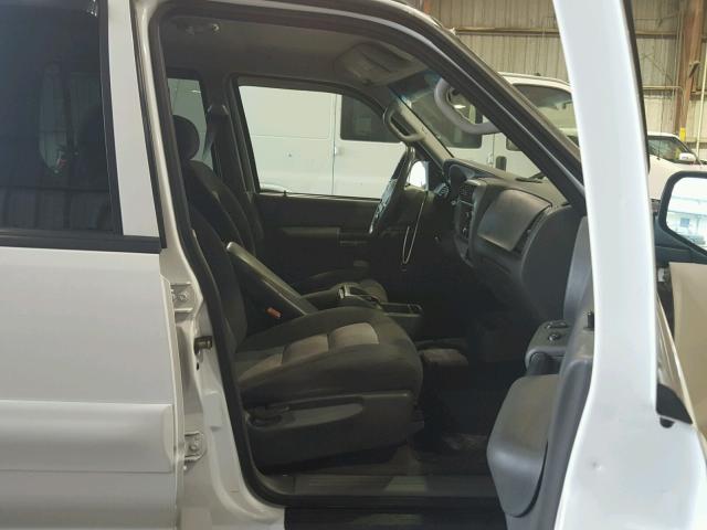 1FMZU67K34UA09517 - 2004 FORD EXPLORER S WHITE photo 5