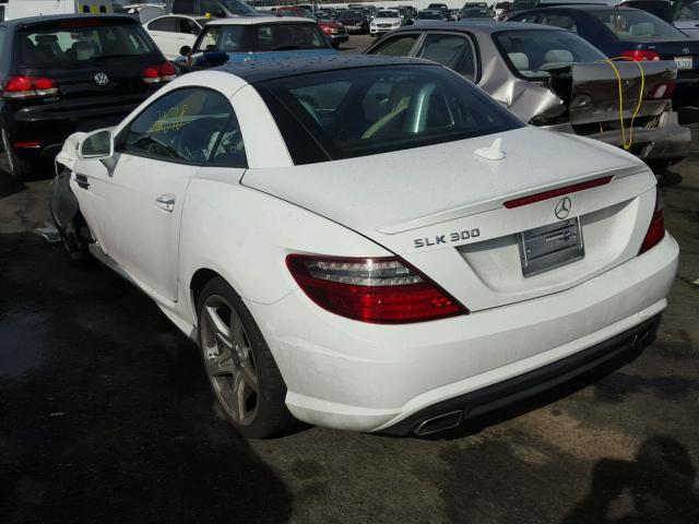 WDDPK3JA2GF117285 - 2016 MERCEDES-BENZ SLK 300 WHITE photo 3