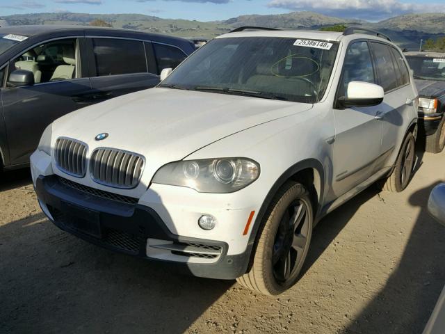 5UXFF03509LJ98640 - 2009 BMW X5 XDRIVE3 WHITE photo 2