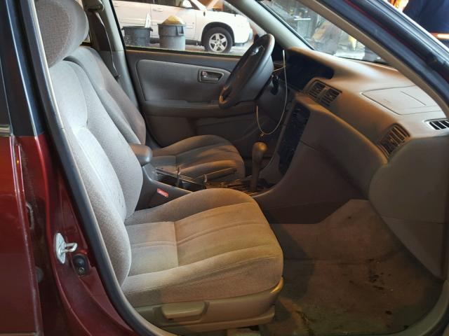 JT2BG22K810538762 - 2001 TOYOTA CAMRY CE RED photo 5