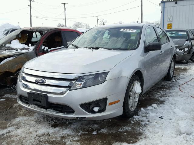 3FAHP0GA6CR104452 - 2012 FORD FUSION S SILVER photo 2