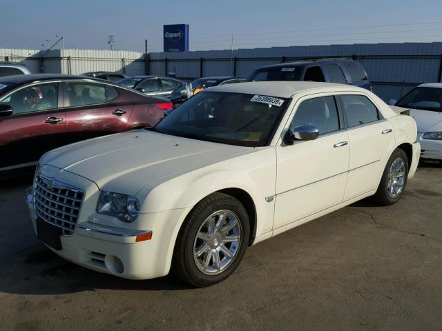 2C3KA63H96H314085 - 2006 CHRYSLER 300C WHITE photo 2