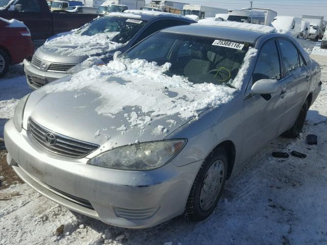 4T1BE32K75U400076 - 2005 TOYOTA CAMRY LE SILVER photo 2