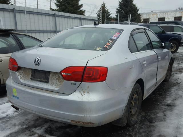 3VWLL7AJ7BM097960 - 2011 VOLKSWAGEN JETTA TDI SILVER photo 4