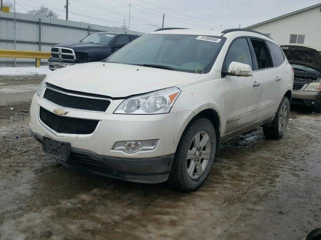 1GNKRJED3CJ228905 - 2012 CHEVROLET TRAVERSE L WHITE photo 2