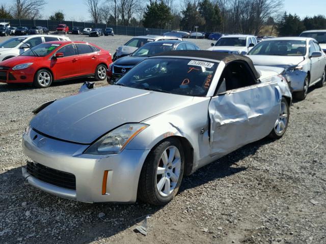 JN1AZ36D04T110673 - 2004 NISSAN 350Z ROADS SILVER photo 2