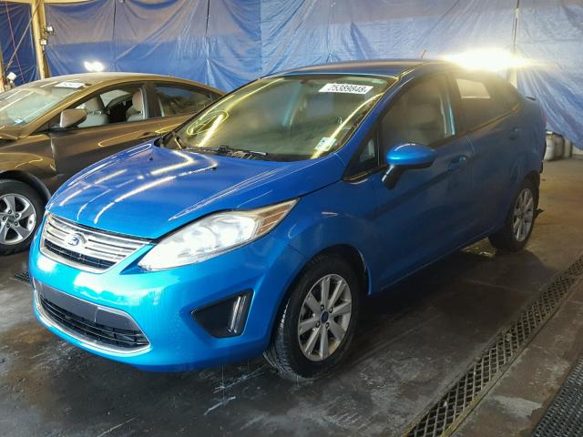 3FADP4BJ1CM155917 - 2012 FORD FIESTA SE BLUE photo 2