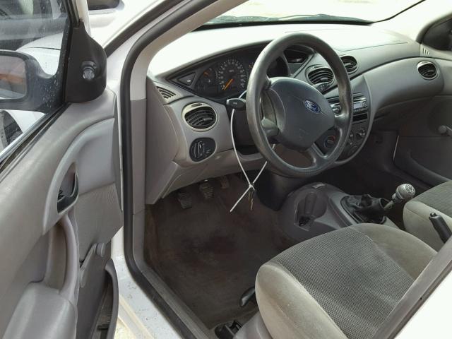 1FAFP33P23W119935 - 2003 FORD FOCUS LX WHITE photo 9