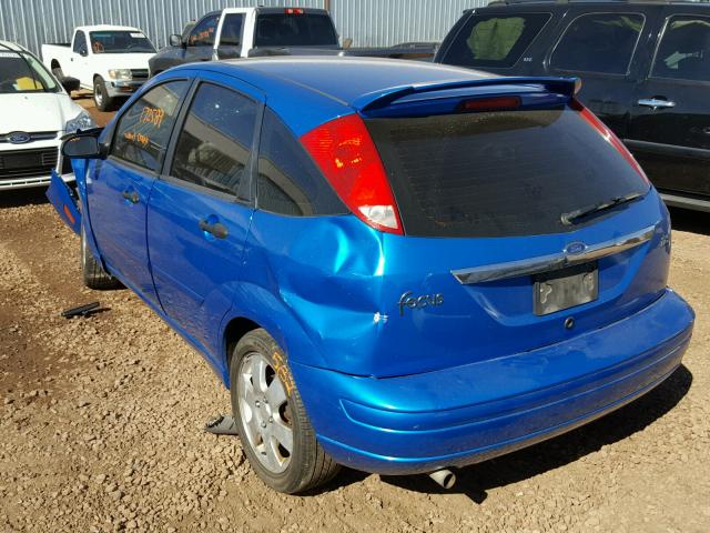 3FAHP37342R162626 - 2002 FORD FOCUS ZX5 BLUE photo 3