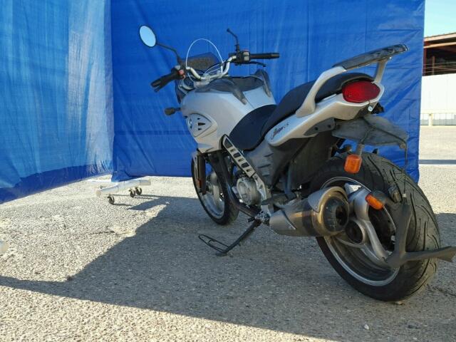 WB10184A23ZH15537 - 2003 BMW F650 CS SILVER photo 3