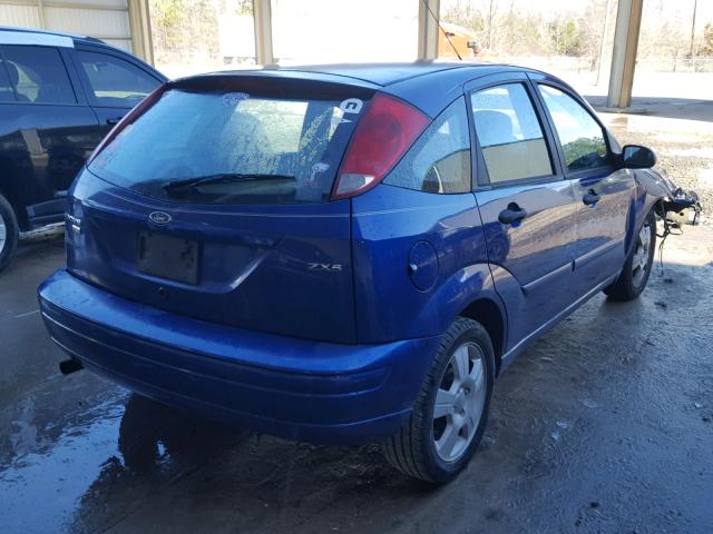 3FAFP37N95R123110 - 2005 FORD FOCUS ZX5 BLUE photo 4