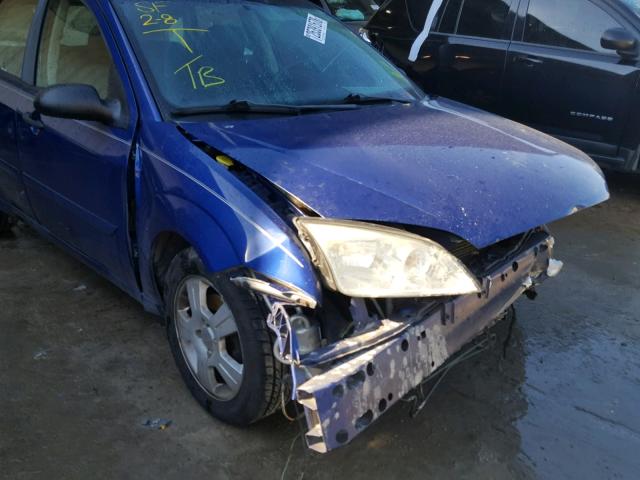 3FAFP37N95R123110 - 2005 FORD FOCUS ZX5 BLUE photo 9