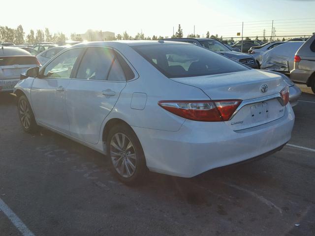 4T1BF1FKXGU550648 - 2016 TOYOTA CAMRY LE WHITE photo 3