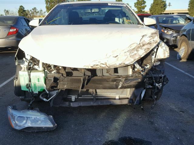 4T1BF1FKXGU550648 - 2016 TOYOTA CAMRY LE WHITE photo 9