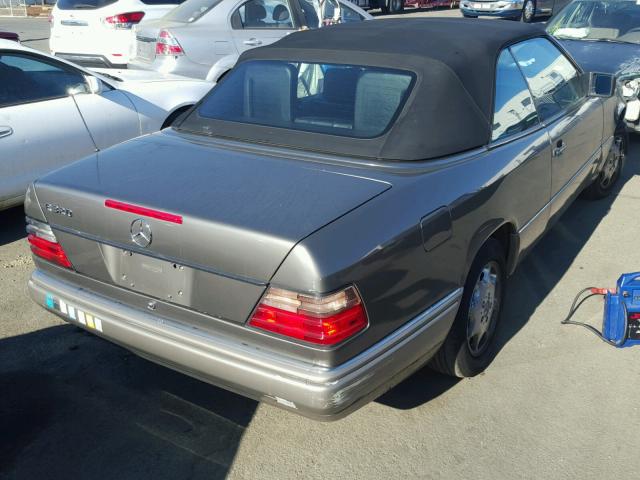 WDBEA66E3RC016468 - 1994 MERCEDES-BENZ E320 CNVT GRAY photo 4