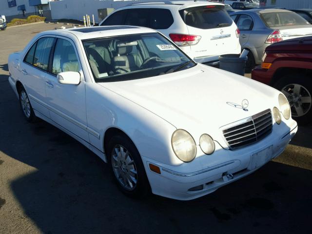 WDBJF65JX1B263561 - 2001 MERCEDES-BENZ E 320 WHITE photo 1