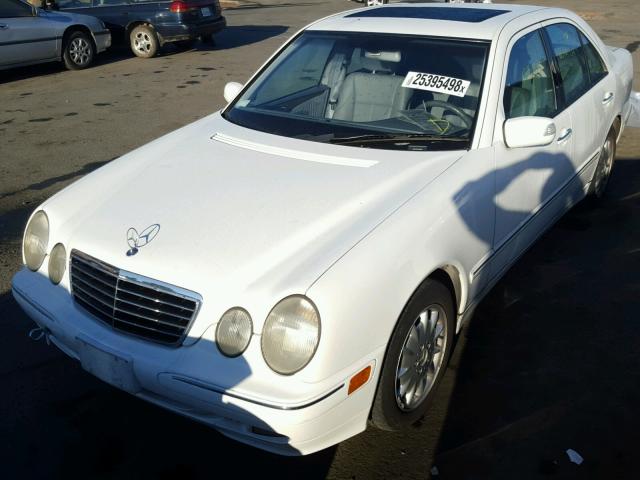 WDBJF65JX1B263561 - 2001 MERCEDES-BENZ E 320 WHITE photo 2