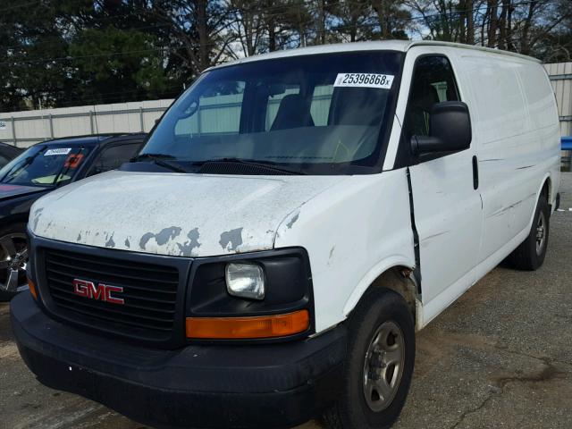 1GTFG15T751148808 - 2005 GMC SAVANA G15 WHITE photo 2