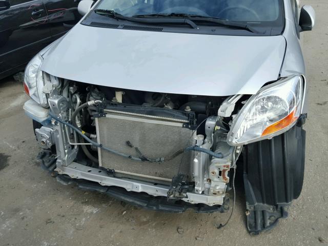 JTDBT923671177734 - 2007 TOYOTA YARIS SILVER photo 9