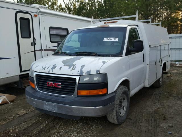 1GDHG31U471115329 - 2007 GMC SAVANA CUT WHITE photo 2