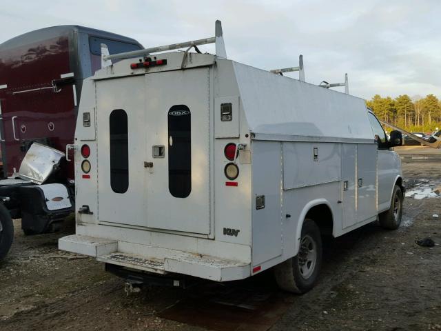 1GDHG31U471115329 - 2007 GMC SAVANA CUT WHITE photo 4