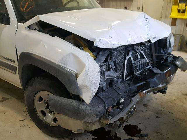 1GCHC24U33Z233678 - 2003 CHEVROLET SILVERADO WHITE photo 9