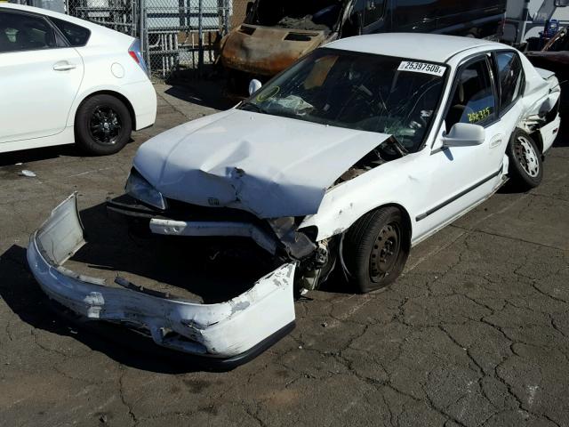 1HGCD5631RA189735 - 1994 HONDA ACCORD LX WHITE photo 2