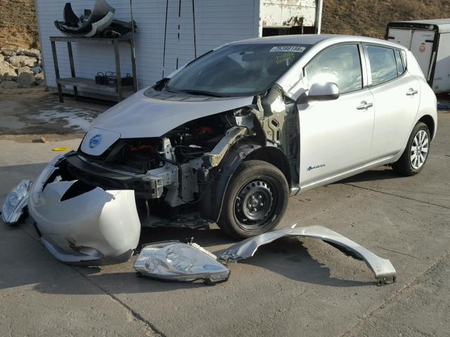 1N4BZ0CP7HC304014 - 2017 NISSAN LEAF S SILVER photo 2