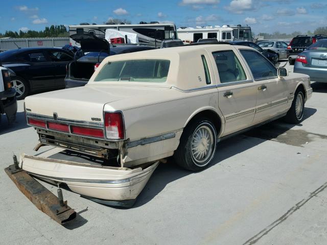 1LNLM82WXVY645695 - 1997 LINCOLN TOWN CAR S CREAM photo 4