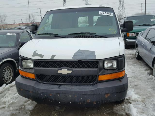 1GCFG15X571138137 - 2007 CHEVROLET EXPRESS G1 WHITE photo 9