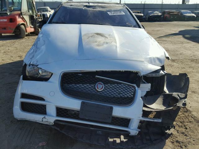 SAJAD4BG8HA946901 - 2017 JAGUAR XE PREMIUM WHITE photo 9