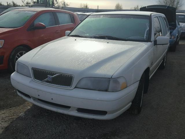 YV1LW61J6Y2711542 - 2000 VOLVO V70 BASE WHITE photo 2