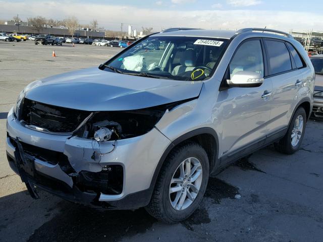 5XYKTCA61EG523338 - 2014 KIA SORENTO LX SILVER photo 2